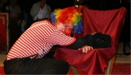 Clown open