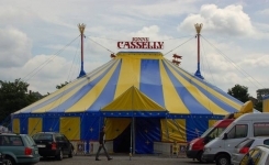 Zirkuszelt (640 x 480)